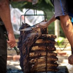 Costillar de ternera a la estaca asado a la brasa de carbón